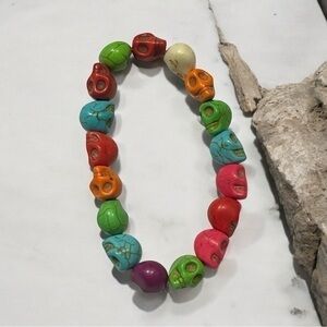 Vibrant Skull Bead Bracelet 🌈💀